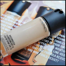 MAC MatchMaster NC20 foundation with SPF 15 for light skin tone