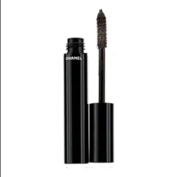 Chanel luxury mascara in golden shade for glamorous lash effect